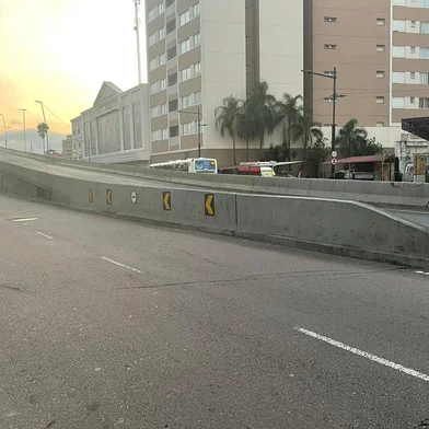 Saída de Porto Alegre pelo viaduto da Avenida Júlio de Castilhos é bloqueada neste fim de semana<!-- NICAID(15707492) -->