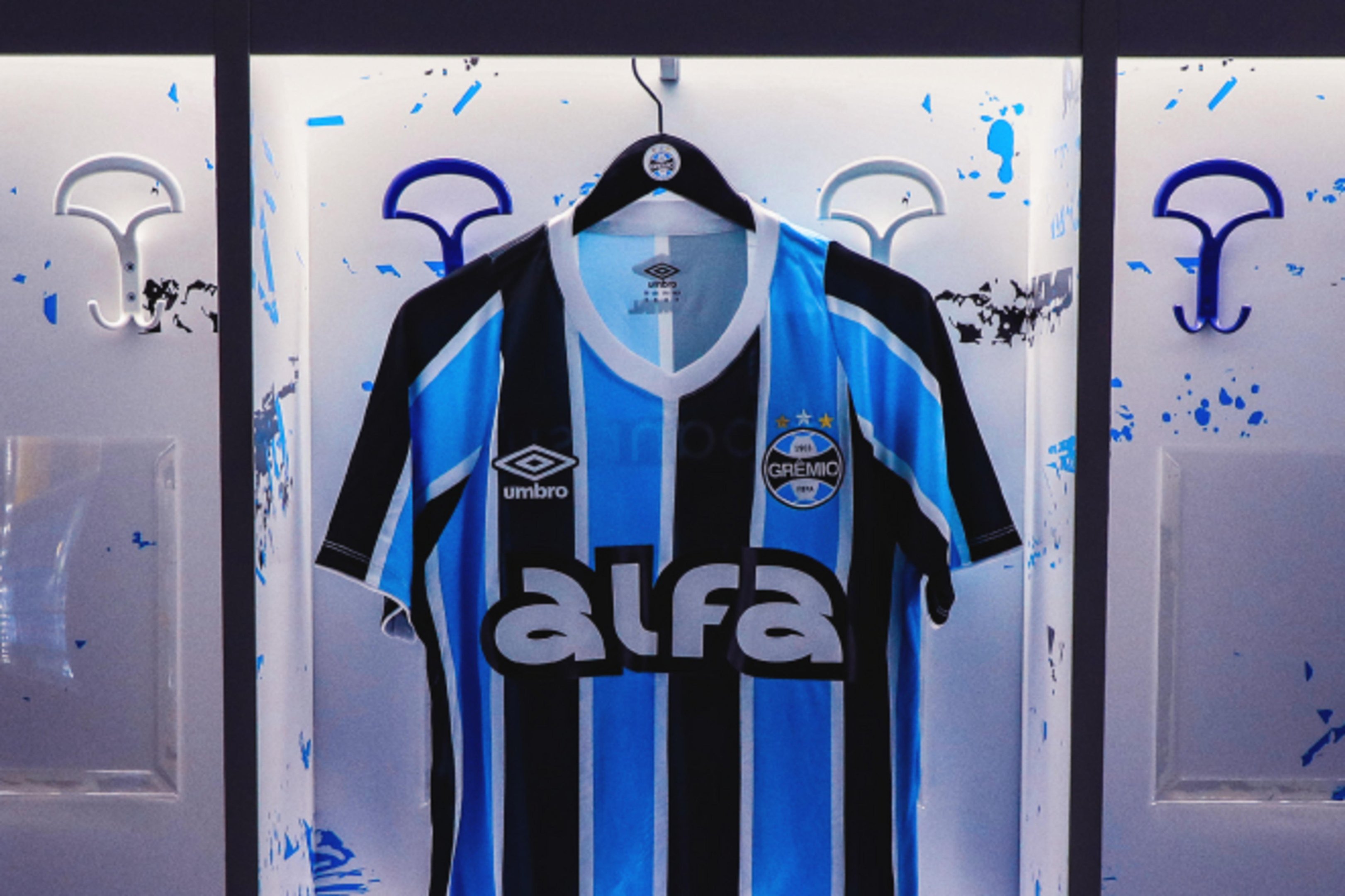 Gr&ecirc;mio precisa do Inter para receber os milh&otilde;es do antigo patrocinador