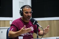 CAXIAS DO SUL, RS, BRASIL, 10/03/2026. Farnei Coelho, diretor executivo de futebol da SER Caxias, participa do programa Show dos Esportes no estúdio da Rádio Gaúcha Serra. (Porthus Junior/Agência RBS)<!-- NICAID(16242314) -->
