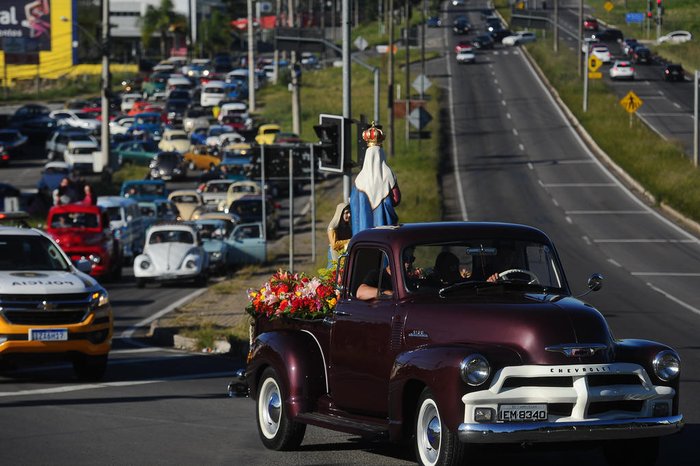  FOTOS Pre-peregrinación de autos antiguos lleva a cientos al Santuario de Nuestra Señora de Caravaggio