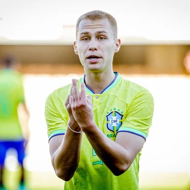 Seleção Brasileira Sub-20 x Iraque - Amistoso - 25/04/2023Seleção Brasileira enfrentou o Iraque, nesta terça-feira (25), no estádio El Chapín, em Jerez de La Frontera (ESP), no último amistoso antes da Copa do Mundo Sub-20.Crédito da foto: Pedro Nasper/CBFNa foto: volante Ronald, do Grêmio<!-- NICAID(15422840) -->