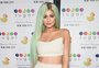 O que é King Kylie? O retorno do cabelo azul, gloss e uma dose de nostalgia