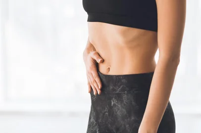 Young woman making exercise on belly vacuumYoung woman making exercise on belly vacuum over white background, free spaceIndexador: Konstantin PostumitenkoFonte: 300943885<!-- NICAID(15485752) -->