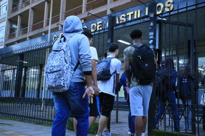 PORTO ALEGRE, RS, BRASIL, 10/06/2024- Volta às aulas em escolas estaduais, após período de suspensão das aulas em razão da enchente. Fotos no Colégio Júlio de Castilhos. Foto: Ronaldo Bernardi / Agencia RBS<!-- NICAID(15784495) -->