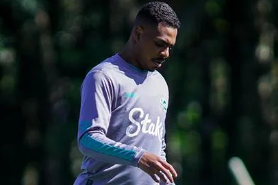 Treino do Juventude para a quarta rodada do Brasileirão 2025. Na foto, o volante Caíque.<!-- NICAID(16016898) -->