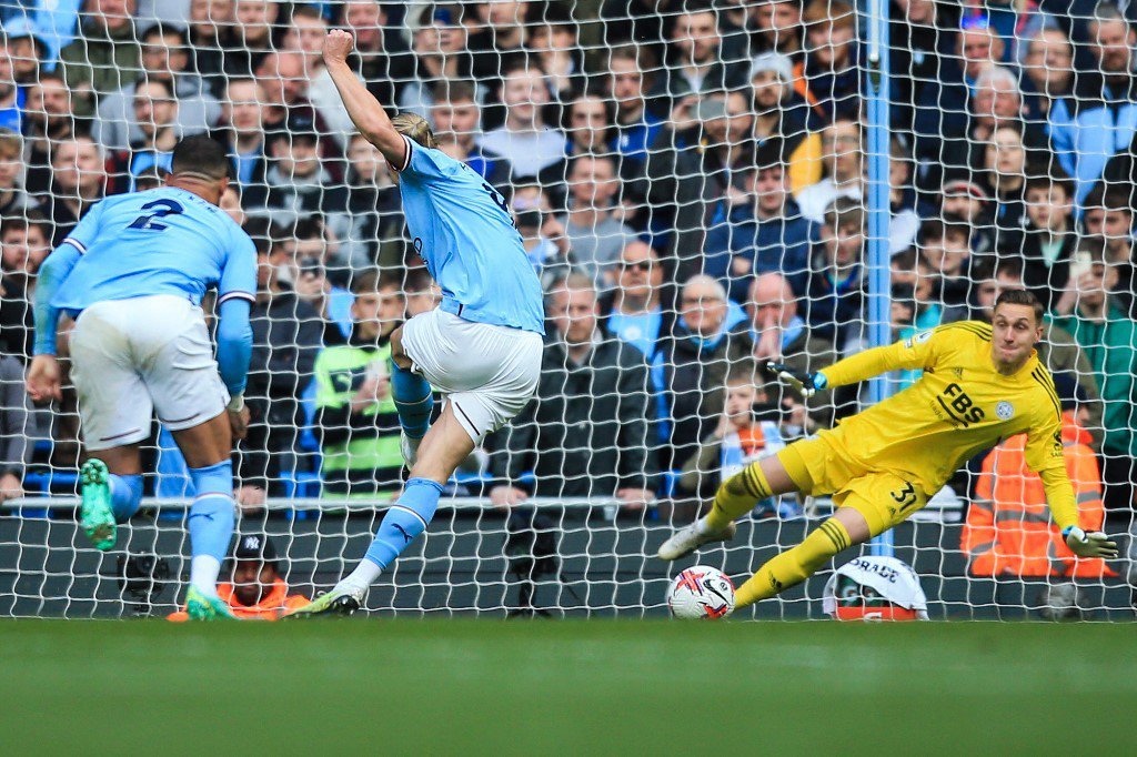 Manchester City e Liverpool fazem jogo decisivo pelo título do