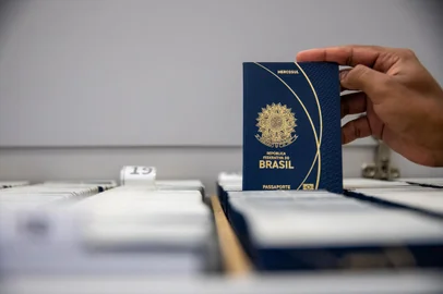 PORTO ALEGRE, RS, BRASIL, 11.06.2024: Como está funcionando a emissão de passaportes no Shopping Praia de Belas. Foto: Camila Hermes/Agencia RBS<!-- NICAID(15786398) -->