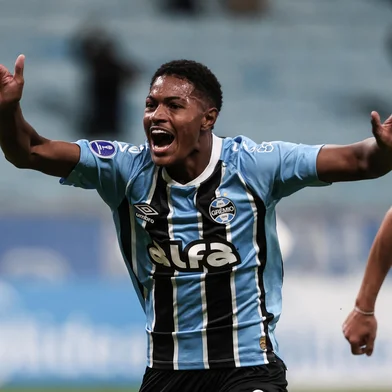 PORTO ALEGRE, RS, Brasil: Grêmio x Esportivo Luqueño, Sul Americana. Riquelme, Ronald. Fotos: Duda Fortes/Agencia RBS<!-- NICAID(16048812) -->
