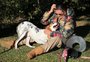 "Querido" e "ativo": entenda a história de Dudu, cachorro sem duas patas que foi resgatado durante prisão de ex-secretária de Canoas