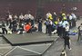 Telão cai em cima de integrante do grupo Mirror durante show em Hong Kong; veja vídeo