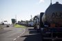Osório, RS, BRASIL,  09/09/2021- Manifestações de caminhoneiros em rodovias. Caminhões parados na BR 101 em Osório. Foto:   Jefferson Botega / Agencia RBS<!-- NICAID(14884998) -->