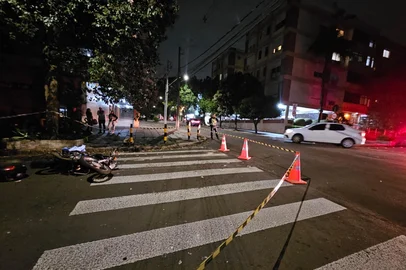 Motociclista morre após ser atingido por caminhão na Zona Norte da Capital<!-- NICAID(16035665) -->