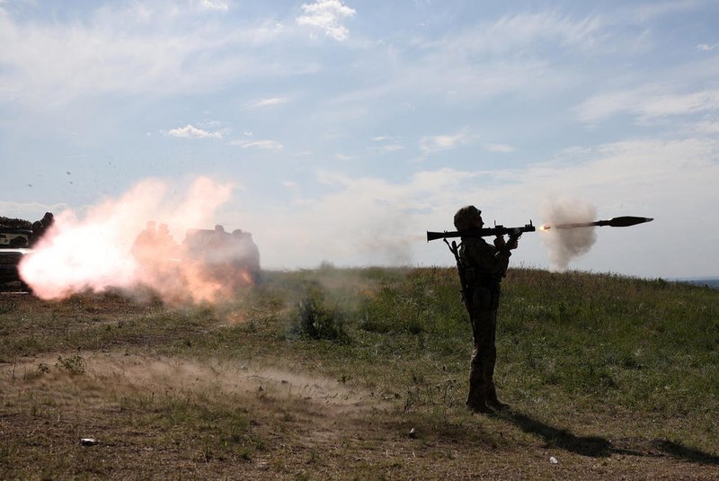 A Ukrainian serviceman fires a rocket launcher during a military training exercise not far from front line in Donetsk region on June 8, 2023. (Photo by Anatolii Stepanov / AFP)<!-- NICAID(15452156) -->