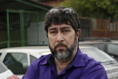 PORTO ALEGRE, RS, BRASIL, 10-09-2019: Marco Della Nina, morador do bairro Sarandi, em frente à Unidade de Saúde Vila Elizabeth, na zona norte, que deve ser fechada. Prefeitura estuda unificação de postos de saúde e moradores reclamam fechamento de unidades. (Foto: Mateus Bruxel / Agência RBS)<!-- NICAID(14242791) -->