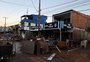 Água recua lentamente no bairro Humaitá, e moradores ampliam limpeza de casas e comércios atingidos