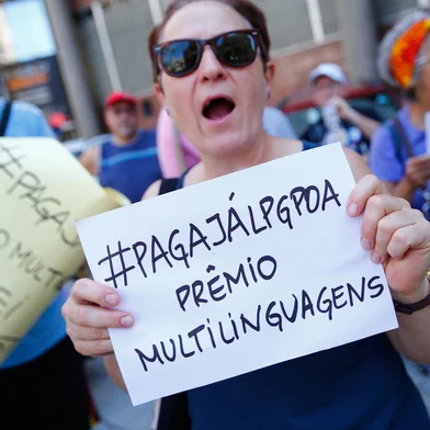Porto Alegre, RS, Brasil - 28/12/2023 - Classe artística protesta contra atraso no pagamento do fundo da Lei Paulo Gustavo pela prefeitura. FOTO: JONATHAN HECKLER, AGÊNCIA RBS<!-- NICAID(15636398) -->