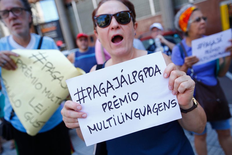 Porto Alegre, RS, Brasil - 28/12/2023 - Classe artística protesta contra atraso no pagamento do fundo da Lei Paulo Gustavo pela prefeitura. FOTO: JONATHAN HECKLER, AGÊNCIA RBS<!-- NICAID(15636398) -->