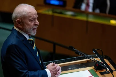 NEW YORK, NEW YORK - SEPTEMBER 24: Brazils President Luiz Inácio Lula da Silva addresses world leaders, diplomats, and others during the United Nations General Assembly (UNGA) at the United Nations headquarters on September 24, 2024 in New York City. World leaders convened for the General Assembly as the world continues to experience major wars in Gaza, Ukraine and, Sudan along with a threat of a larger conflict in the Middle East.   Spencer Platt/Getty Images/AFP (Photo by SPENCER PLATT / GETTY IMAGES NORTH AMERICA / Getty Images via AFP)<!-- NICAID(15874579) -->