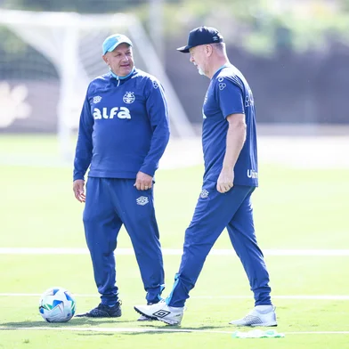 RS - FUTEBOL/ TREINO GREMIO 2025 - ESPORTES - Jogadores do Gremio realizam treino tÃ©cnico durante a manha desta terca-feira, no CT Luiz Carvalho, na preparaÃ§Ã£o para a partida valida pela Copa Sul-Americana 2025. FOTO: LUCAS UEBEL/GREMIO FBPA<!-- NICAID(16023418) -->