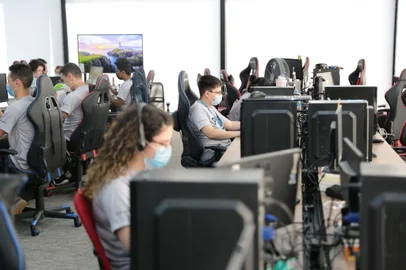 WebContinental<!-- NICAID(14913613) -->