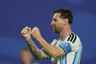 Argentina's forward #10 Lionel Messi celebrates scoring his team's third goal during the 2026 World Cup Group J football match between Argentina and Algeria at the Kansas City Stadium in Kansas City on June 16, 2026.  (Photo by JUAN MABROMATA / AFP)Editoria: SPOLocal: Kansas CityIndexador: JUAN MABROMATASecao: world championshipFonte: AFPFotógrafo: STF<!-- NICAID(16308574) -->