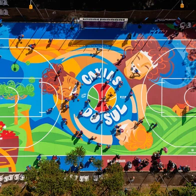 Quadra de basquete no Parque dos Macaquinhos, reformada e reinaugurada nesta sexta-feira (4), com a presença de Anderson Varejão.<!-- NICAID(16010338) -->