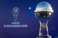 Troféu da Copa Sul-Americana<!-- NICAID(15107958) -->