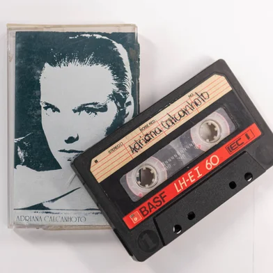 Fita k7 do acervo do escritor Caio Fernando Abreu, que se encontra no Delfos - Espaço de Documentação e Memória Cultural da PUCRS<!-- NICAID(16122026) -->