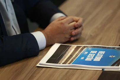 PORTO ALEGRE, RS, BRASIL, 05-12-2025: Fotos do presidente do Grêmio, Alberto Guerra, em entrevista para GZH. Guerra entregará o cargo na próxima semana e faz um balanço de sua gestão à frente do Tricolor, desde quando pegou o time saindo da série B, passou pela grande enchente e agora entregará o time no meio da tabela. (Foto: André Ávila/Agência RBS)<!-- NICAID(16181326) -->