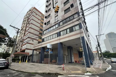 PORTO ALEGRE, RS, BRASIL - 09/02/2026 - Hotel Master Express Cidade Baixa, na esquina da avenida Loureiro da Silva com a Rua Lima e Silva, está fechado (Foto: Beatriz Coan/Agencia RBS)<!-- NICAID(16221685) -->