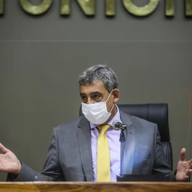 PORTO ALEGRE, RS, BRASIL,  31/05/2021- Prefeito Sebastião Melo irá hoje, às 14h, à Câmara Municipal defender o projeto de reforma da Previdência dos municipários. Como implica mudança na lei Orgânica, são necessários 24 votos favoráveis. Na foto: Municipários fazem protesto do lado de fora. Foto: André Ávila  / Agencia RBSIndexador: Andre Avila<!-- NICAID(14796877) -->