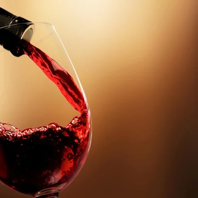 Vinho tinto.  Foto: BillionPhotos.com  / stock.adobe.comFonte: 311414569<!-- NICAID(15253383) -->