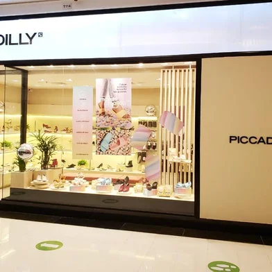 Piccadilly<!-- NICAID(15208659) -->