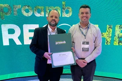 Ian Linhares, Gerente de Operações da Hyva do Brasil - Unidade Componentes, e  Marcos Paulo Barreto, coordenador de Qualidade da Hyva do Brasil - Unidade Componente.<!-- NICAID(16052858) -->