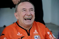 CARLOS BARBOSA, RS, BRASIL (14/12/2019)JOGO PELA APAE. A manhã de sábado foi de confraternização e solidariedade, dentro e fora de campo, no Estádio do Coblens, no interior de Carlos Barbosa. Entre as atrações, o goleiro Cássio, do Corinthians. na foto, Clovis Tramontina. (Antonio Valiente/Agência RBS)<!-- NICAID(14359392) -->