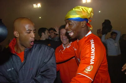 *** Valdir Friolin - Inter comemoração ***Internacional empata em 2 a 2 com o São Paulo no estádio Beira-Rio e conquista a Copa Libertadores da América 2006 pela primeira vez.Rentería, com lenço na cabeça, e Fabinho.<!-- NICAID(1831172) -->