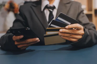 Online payment,businessman hands holding credit card and using  laptop for online shopping. Cyber Monday Concept. Foto: ARMMY PICCA / stock.adobe.comFonte: 1598500592Fotógrafo: Online payment,businessman hands<!-- NICAID(16086010) -->