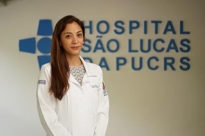 Hospital São Lucas da PUCRS / Divulgação Cirurgiã torácica Maria Teresa Tsukazan Schwarz, primeira mulher a liderar um programa de cirurgia robótica no Rio Grande do Sul, no Hospital São Lucas da PUCRS<!-- NICAID(16240419) -->