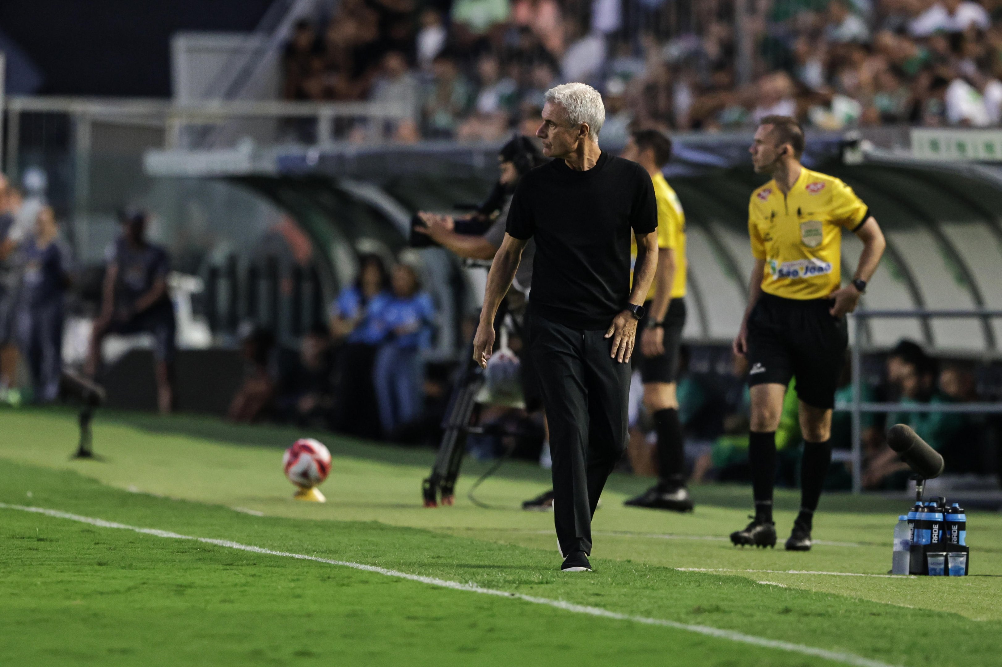 Favoritismo do Gr&ecirc;mio nos Gre-Nais? Lu&iacute;s Castro e Ant&ocirc;nio Dutra Jr. respondem a fala do treinador do Inter