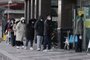 People queue to buy antigen test kits at a pharmacy amid the Covid-19 pandemic in Xian, in China's northern Shaanxi province on December 20, 2022. (Photo by AFP) / China OUTEditoria: HTHLocal: XianIndexador: STRSecao: diseaseFonte: AFPFotógrafo: STR<!-- NICAID(15300152) -->