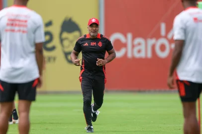 Roger no treino do Inter