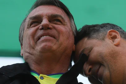 CAXIAS DO SUL, RS, BRASIL, 25/07/2024. Jair Bolsonaro em Caxias do Sul. Ato nesta quinta (25) é organizado pela aliança de partidos de direita em torno da pré-candidatura do vereador Maurício Scalco (PL) à prefeitura. (Bruno Todeschini/Agência RBS)Indexador: Bruno Todeschini<!-- NICAID(15822614) -->