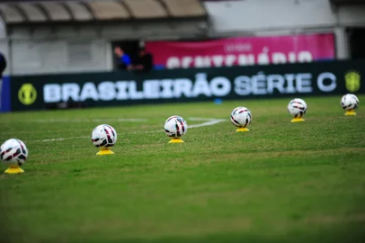 Descrição: CAXIAS DO SUL, RS, BRASIL, 12/04/2026. Caxias x Confiança, jogo válido pela segunda rodada da Série C do Campeonato Brasileiro e realizado no estádio Francisco Stédile (estádio Centenário). (Porthus Junior/Agência RBS)Indexador: BTK                             <!-- NICAID(16264312) -->