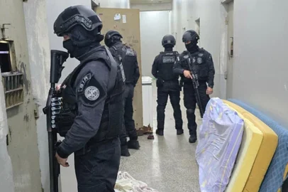 FONTERA ORESTE, RS - A Polícia Civil deflagrou em 11/08/2026, na Fronteira Oeste, uma operação contra uma quadrilha que disfarçava o lucro do tráfico de drogas com a simulação de compra de gado. Os animais não existiam, mas eram contabilizados em falsos negócios, numa operação de lavagem de dinheiro. <!-- NICAID(16344280) -->