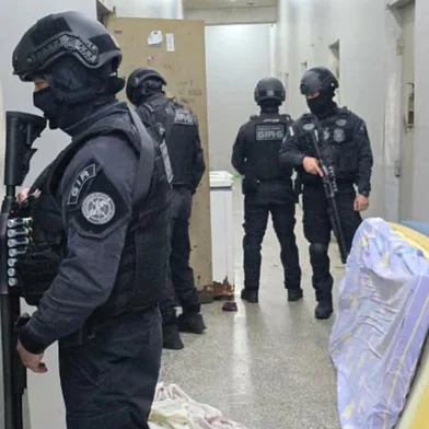 FONTERA ORESTE, RS - A Polícia Civil deflagrou em 11/08/2026, na Fronteira Oeste, uma operação contra uma quadrilha que disfarçava o lucro do tráfico de drogas com a simulação de compra de gado. Os animais não existiam, mas eram contabilizados em falsos negócios, numa operação de lavagem de dinheiro. <!-- NICAID(16344280) -->