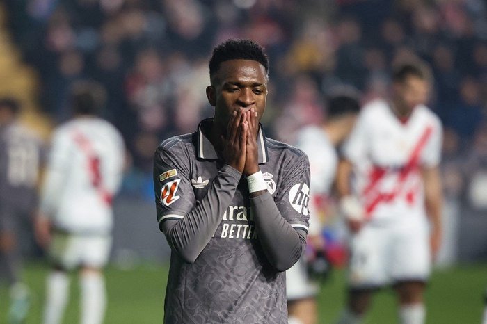 LaLiga vai denunciar Vinicius Júnior e torcedores do Rayo Vallecano por ...