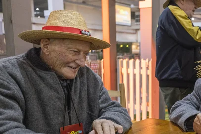 A principal festa de Bento Gonçalves perdeu nesta quarta-feira (28) um dos seus principais entusiastas. Apaixonado por bisca, vencedor dos Jogos Coloniais e figura querida do Bodegão, um dos espaços mais visitados da Fenavinho, Avelino Ficagna, 79 anos, morreu no Hospital Tachini, onde estava internado.<!-- NICAID(16047470) -->