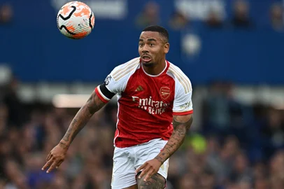 Arsenal's Brazilian striker #09 Gabriel Jesus chases the ball during the English Premier League football match between Everton and Arsenal at Goodison Park in Liverpool, north west England on September 17, 2023. (Photo by Paul ELLIS / AFP) / RESTRICTED TO EDITORIAL USE. No use with unauthorized audio, video, data, fixture lists, club/league logos or 'live' services. Online in-match use limited to 120 images. An additional 40 images may be used in extra time. No video emulation. Social media in-match use limited to 120 images. An additional 40 images may be used in extra time. No use in betting publications, games or single club/league/player publications. / Editoria: SPOLocal: LiverpoolIndexador: PAUL ELLISSecao: soccerFonte: AFPFotógrafo: STF<!-- NICAID(15546865) -->