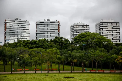André Ávila / Agencia RBS PORTO ALEGRE, RS, BRASIL - 2022.10.18 - Imobiliária lista os 71 bairros de POA que têm o condomínio mais caro ao mais barato. O mais caro é o Jardim Europa. (Foto: André Ávila/ Agência RBS)<!-- NICAID(15239317) -->