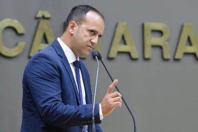 Movimentações de plenário. Na foto o vereador Moisés Barboza